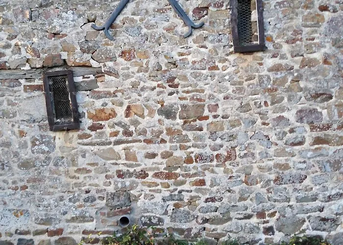 Rouge And La Ferme Blanche Menil-Vin